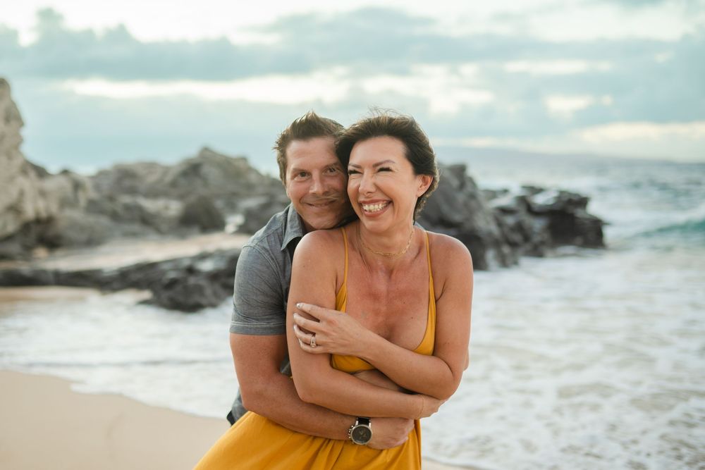 Honeymoon couple photo shoot during sunset beach on Maui Hawaii by ohwowfotos
