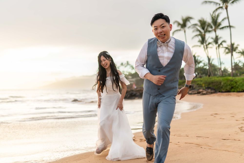 Wedding couple sunset photo at Wailea Beach Maui Hawaii