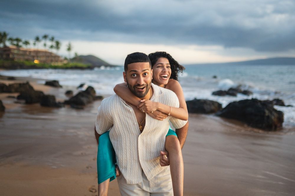 Engagement couple sunset photo at Wailea beach Maui Hawaii