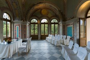 Blick in das Maurische Kabinett mit kunstvoller Decke und orientalischen Ornamenten