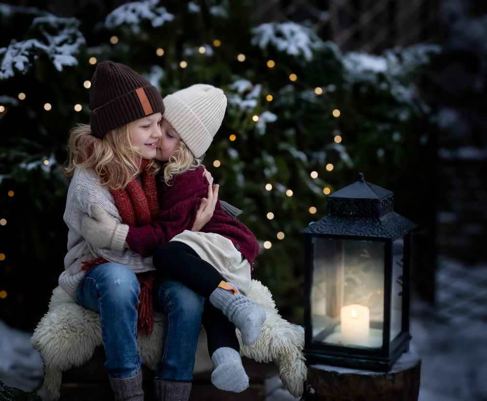 Julfoto syskonfotografering jul barnfoto julbilder syskon kramas tyresö juleljus