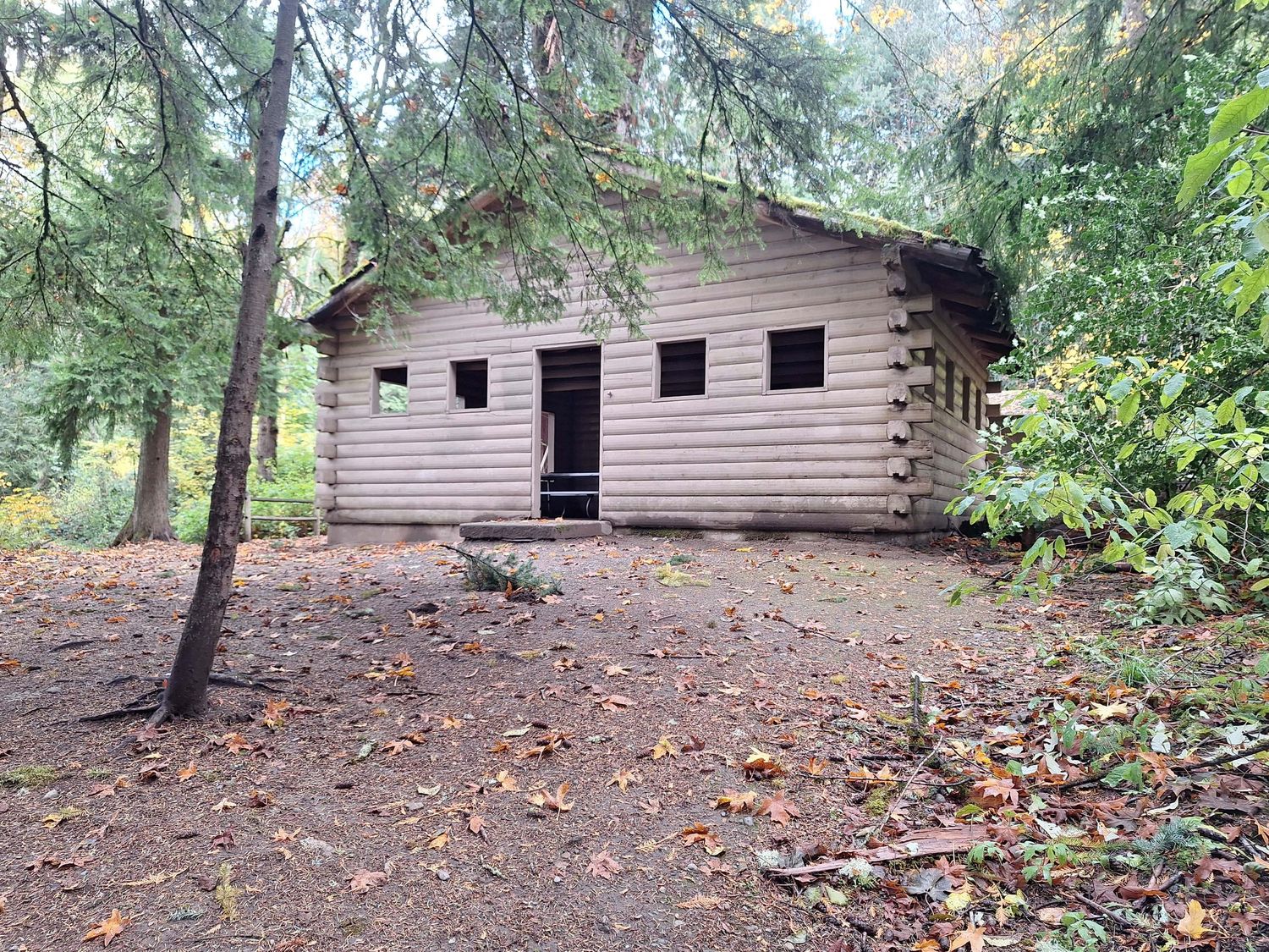 Outbuilding near playground at Wildwood Park in Puyallup, WA