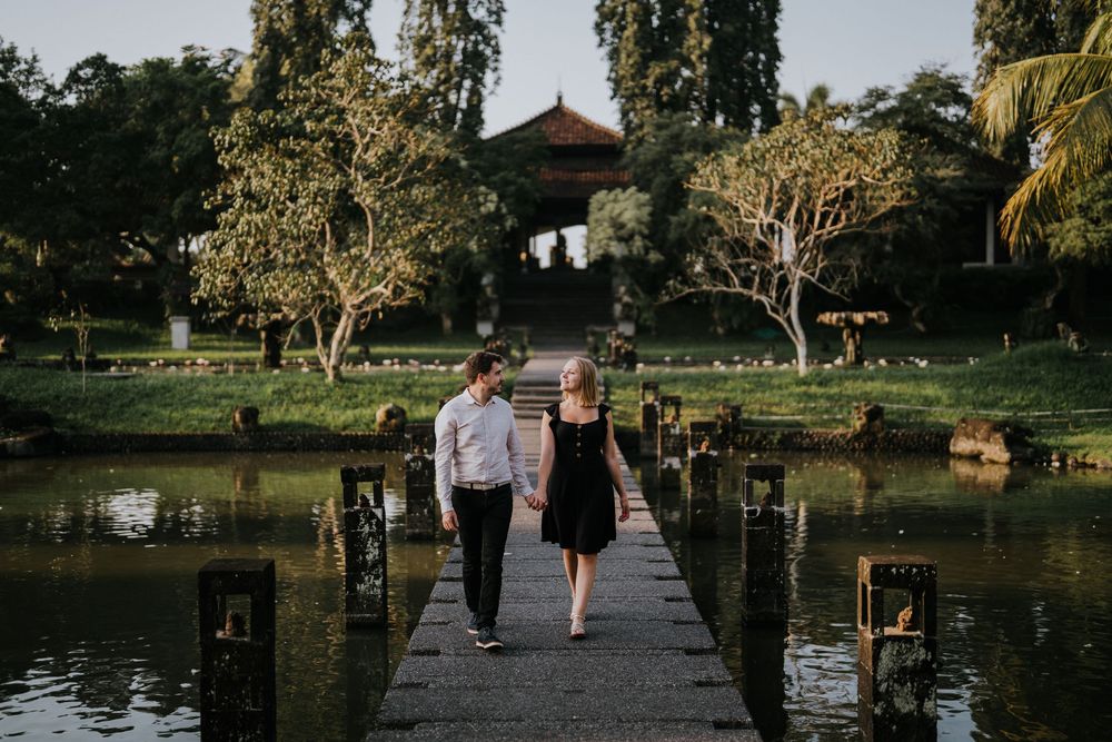 Romantic proposal photography session at Tanah Gajah Ubud