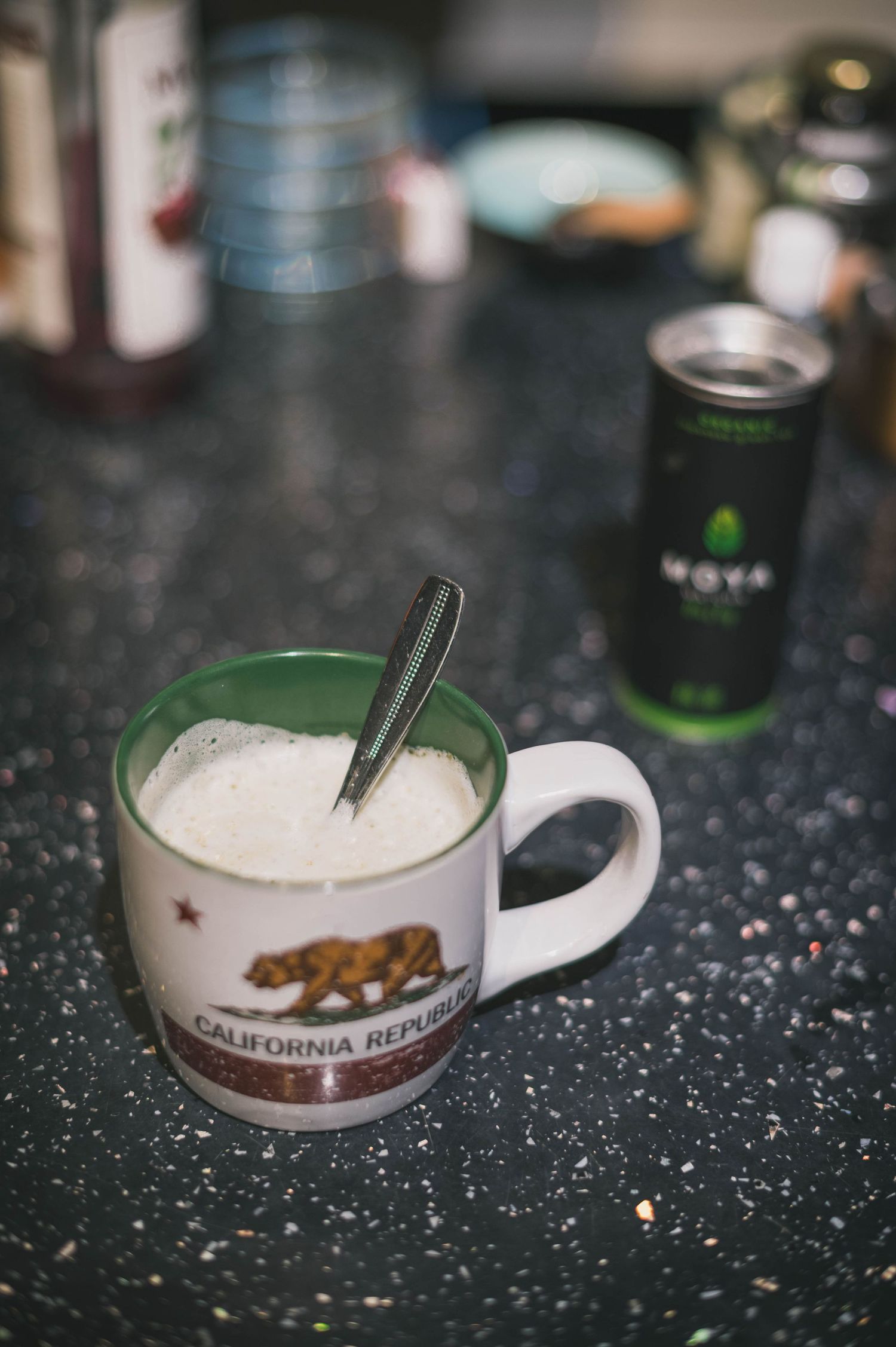 Photo moche de matcha latte - Mélanie Rousselle, photographe et vidéaste culinaire