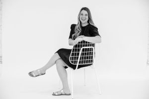 portait branding lifestyle session in cincinnati ohio with emily lupton photography. quick, reliable, great quality images studio head shots
