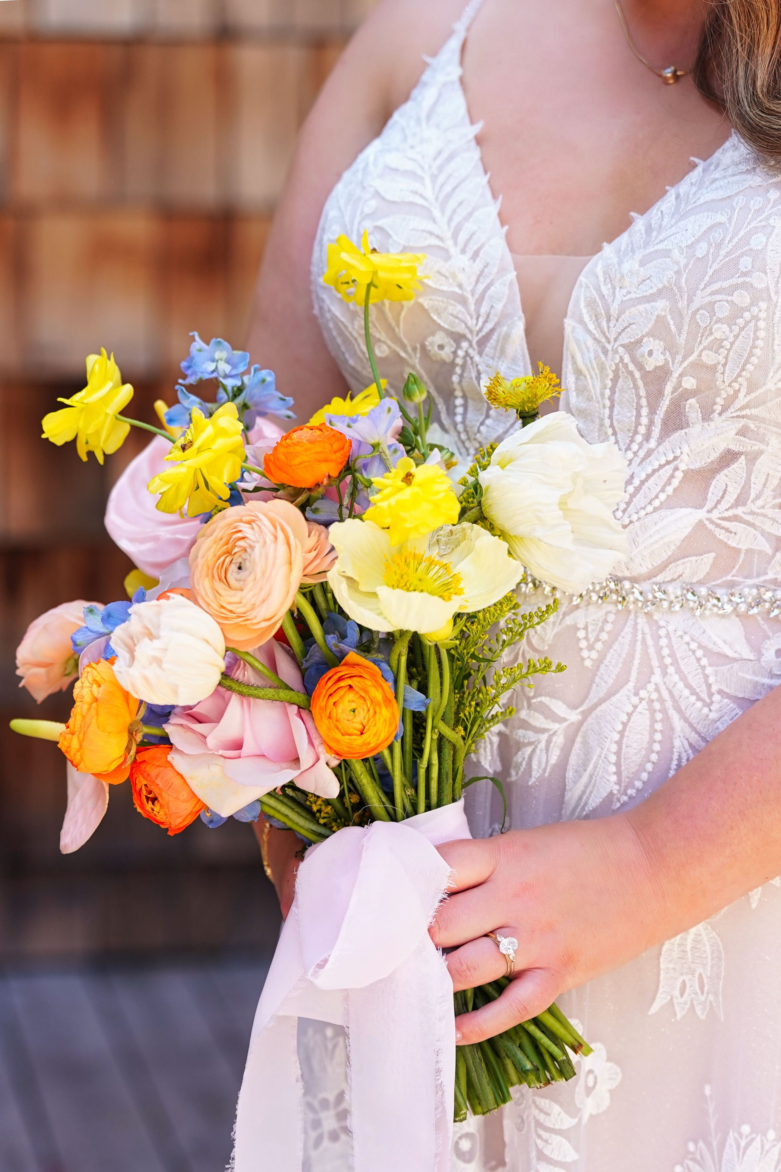 Bride holding her flower bouquet at a downtown Cincinnati Ohio wedding venue : Cincinnati Wedding Photographer