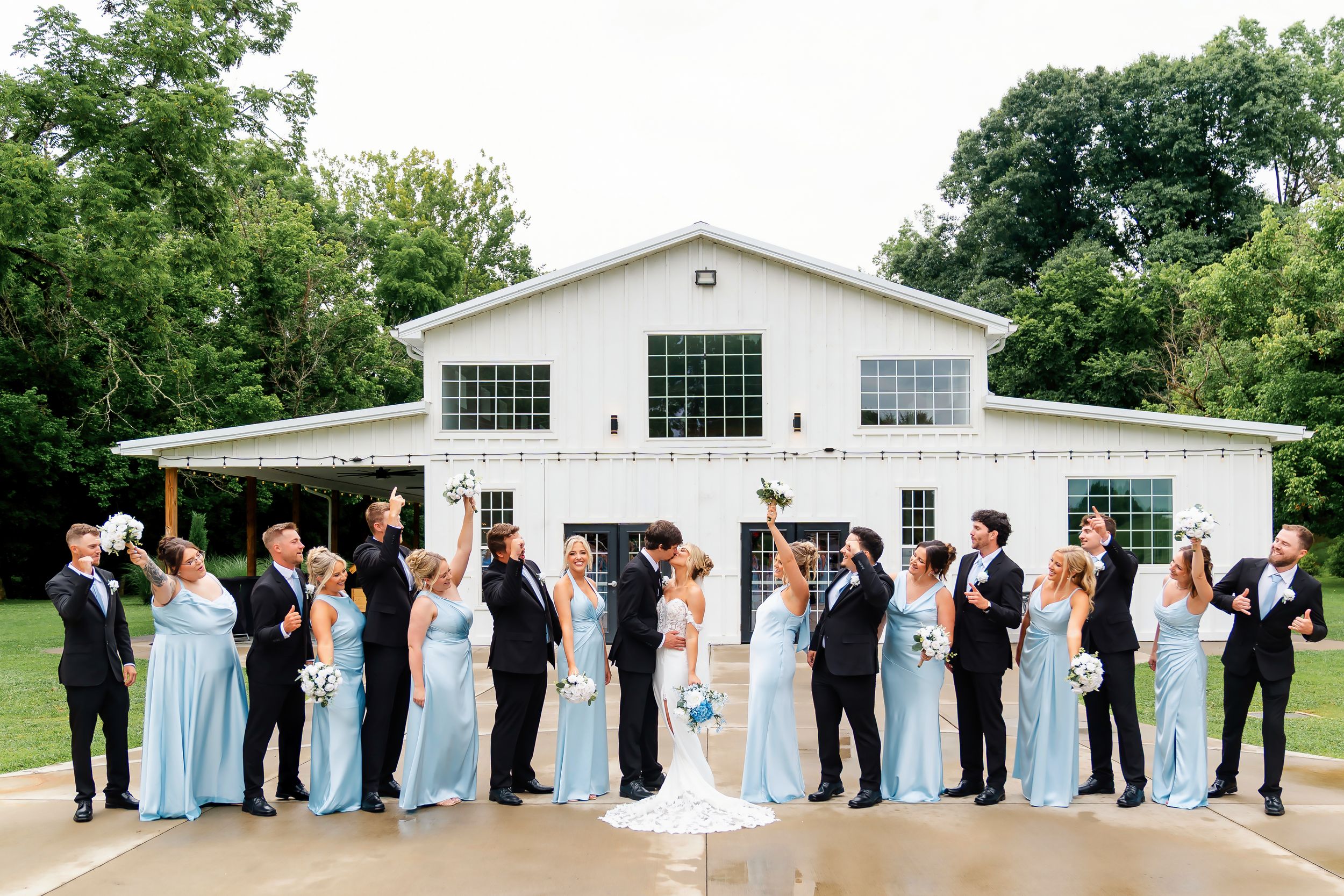 Cincinnati Ohio Wedding Photographer, wedding at Morning View Meadows in Northern KY