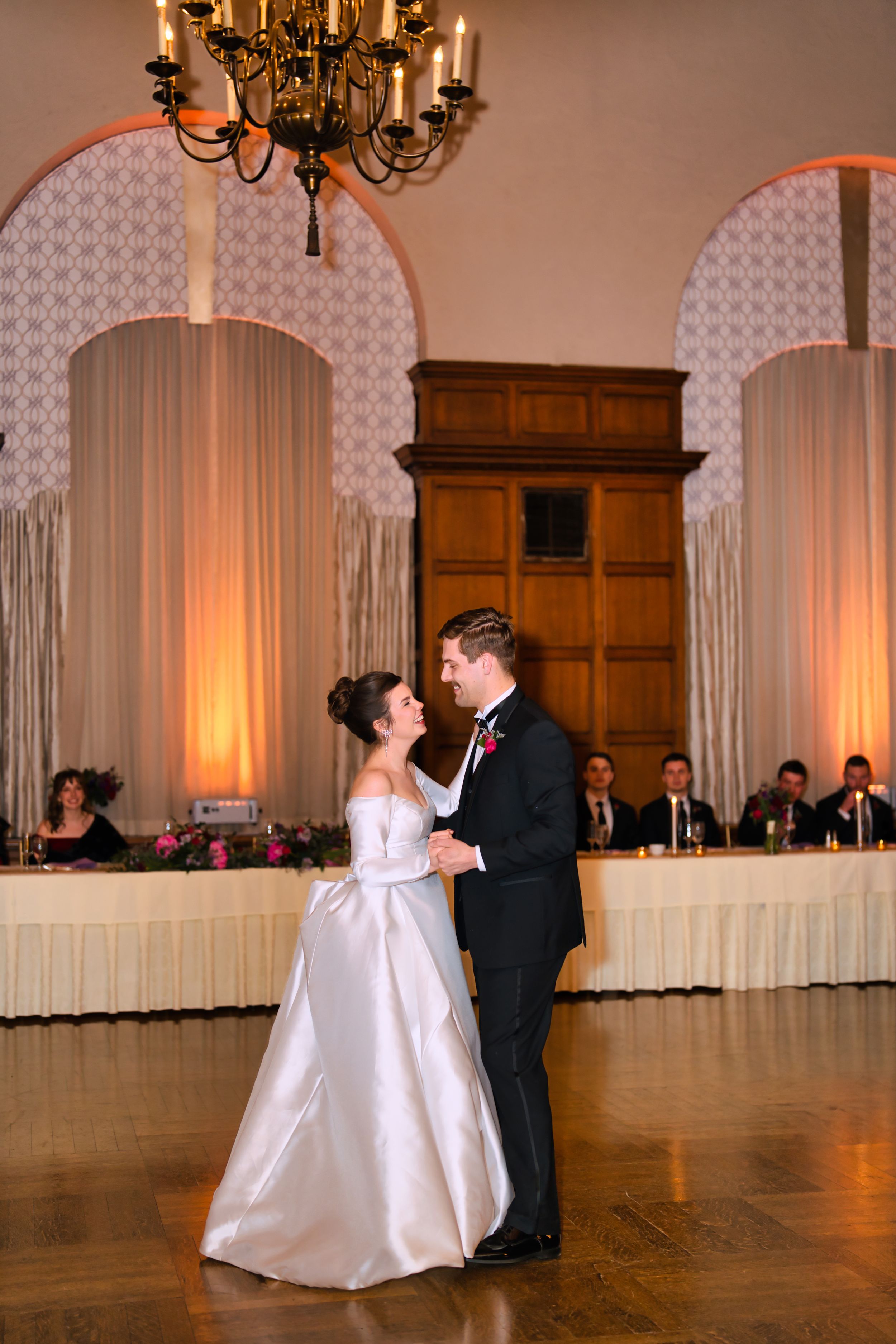 Bride and Groom having their first dance in a downtown Cincinnati Ohio wedding venue : Cincinnati Wedding Photographer