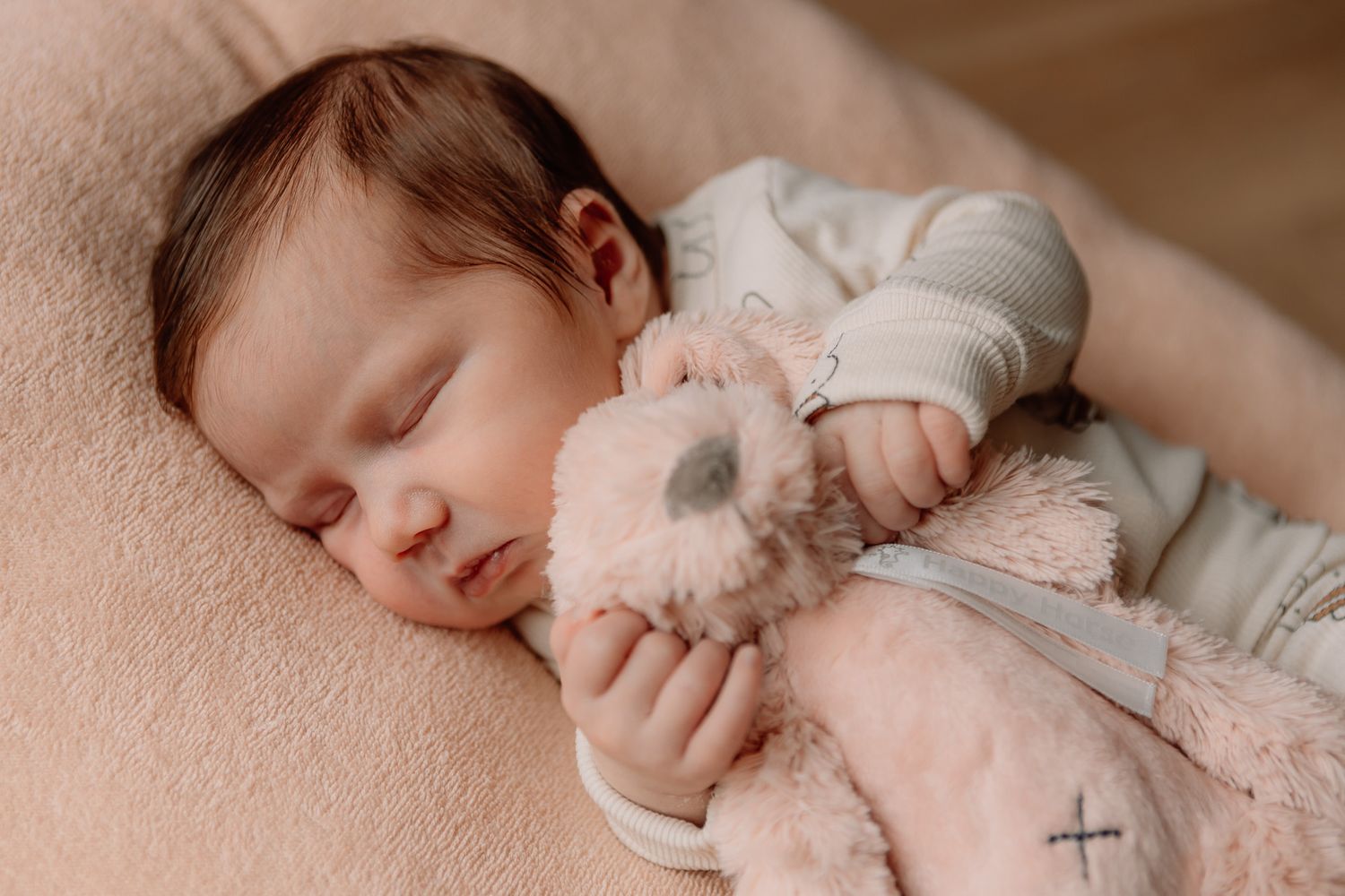 Newborn lifestyle fotografie in Terneuzen, Zeeland, Oost-Vlaanderen