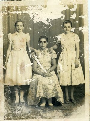 Criança a brincar na água. Fotografia de Isidro Dias, o melhor fotógrafo de Coimbra e Cantanhede.