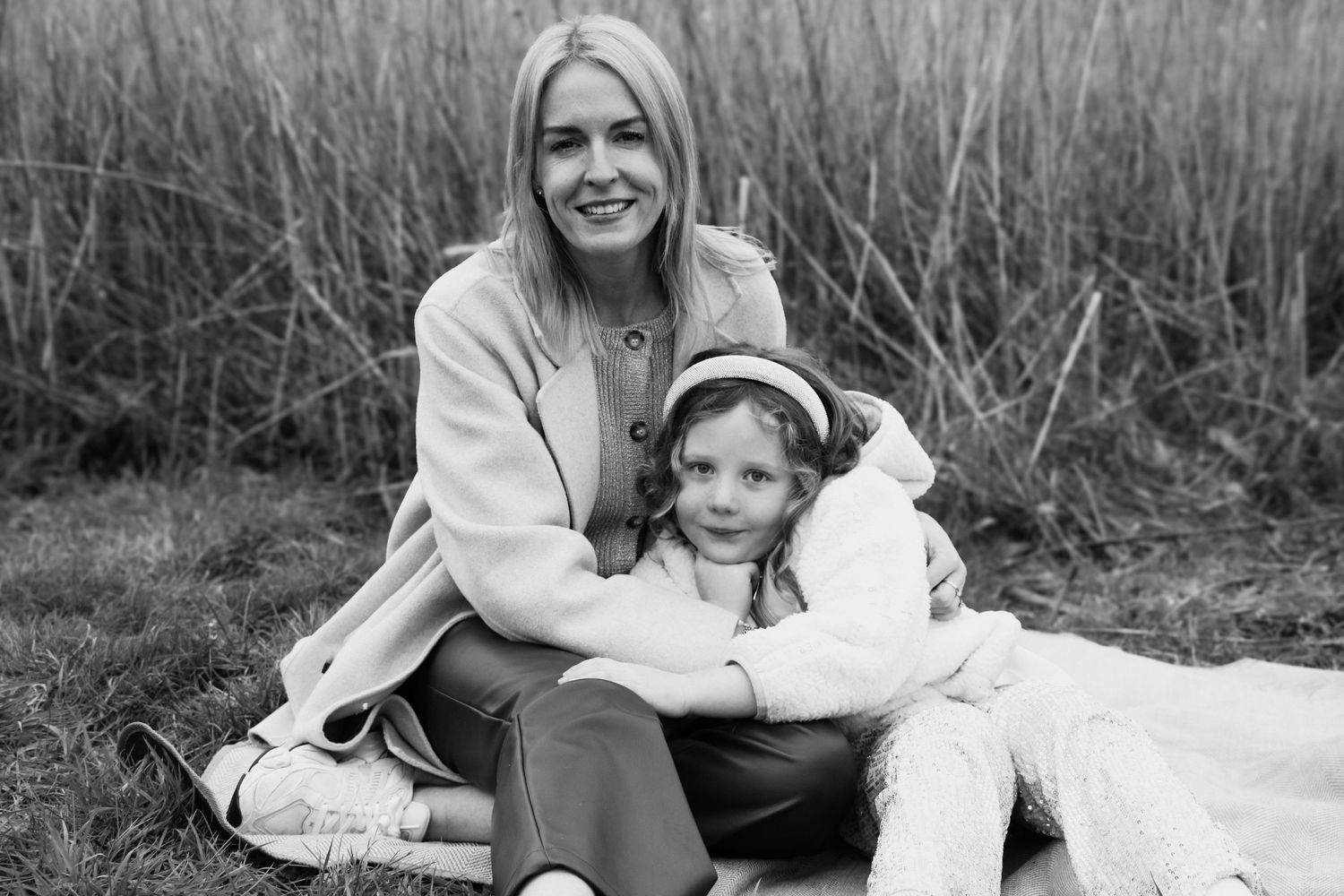 Family Portrait Session, Mothers Day Portrait Session. Portrait of family and mum, dad , outdoor portrait shoot. Woodland, natural.
