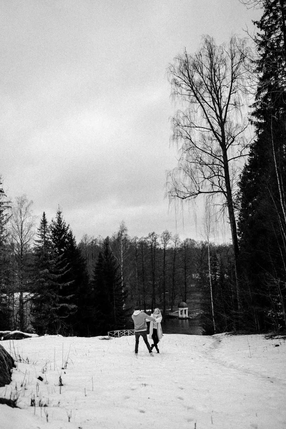 Couple photo shoot in Mustion Linna