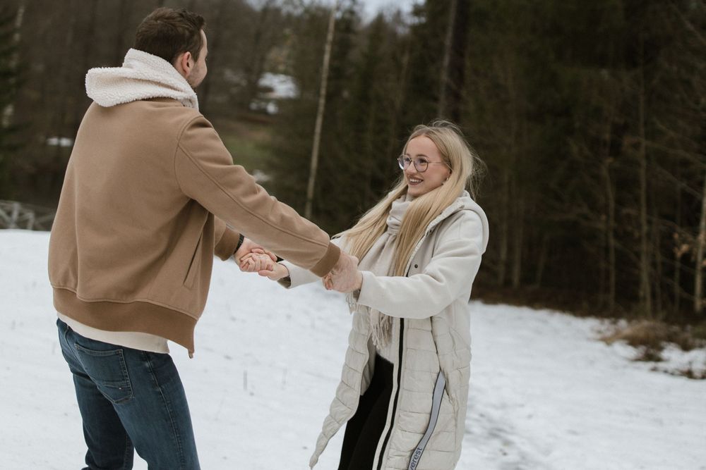Couple photo shoot in Mustion Linna