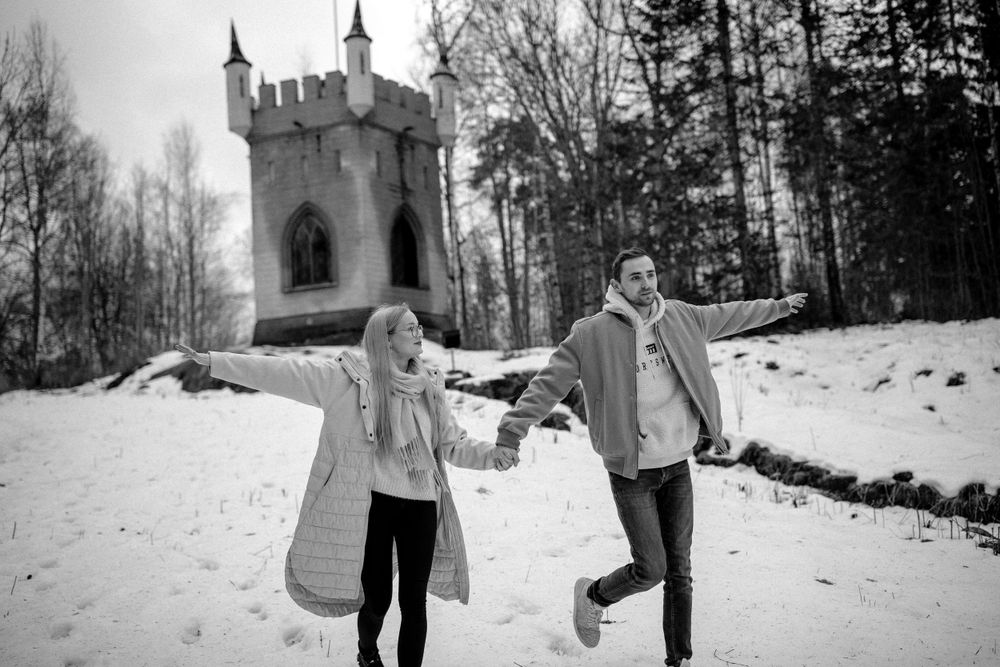 Couple photo shoot in Mustion Linna