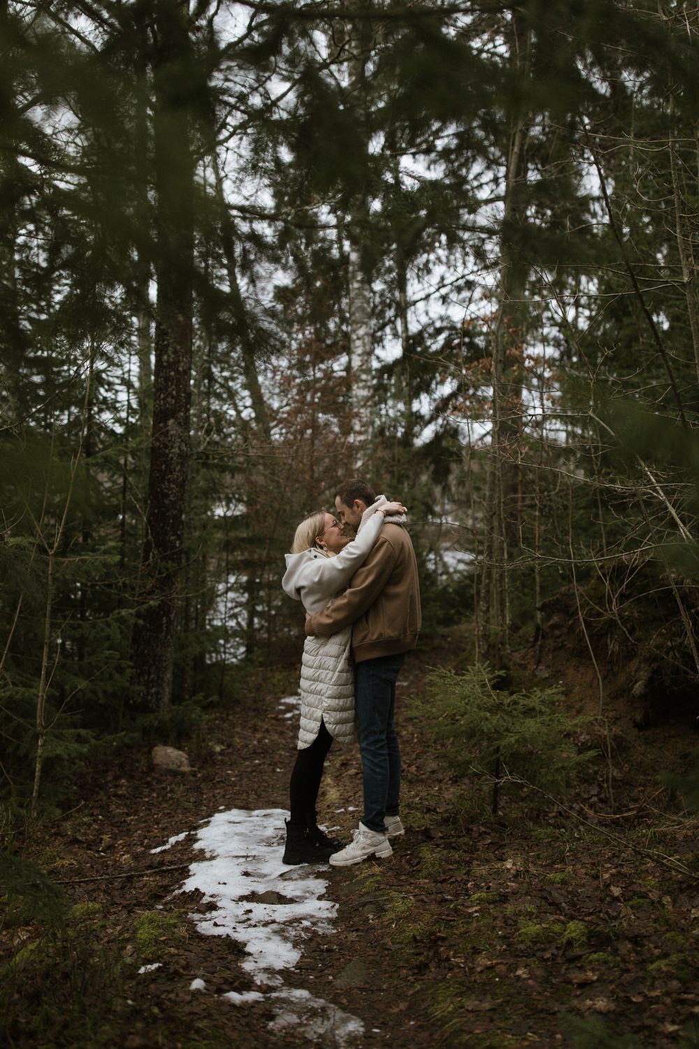 Couple photo shoot in Mustion Linna