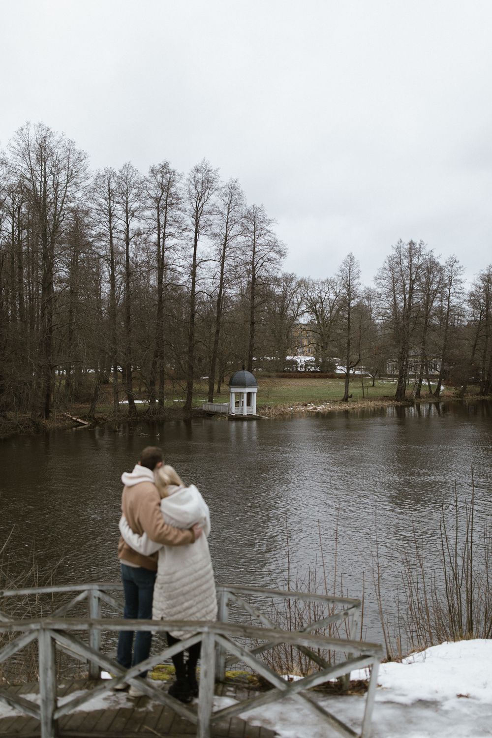 Couple photo shoot in Mustion Linna