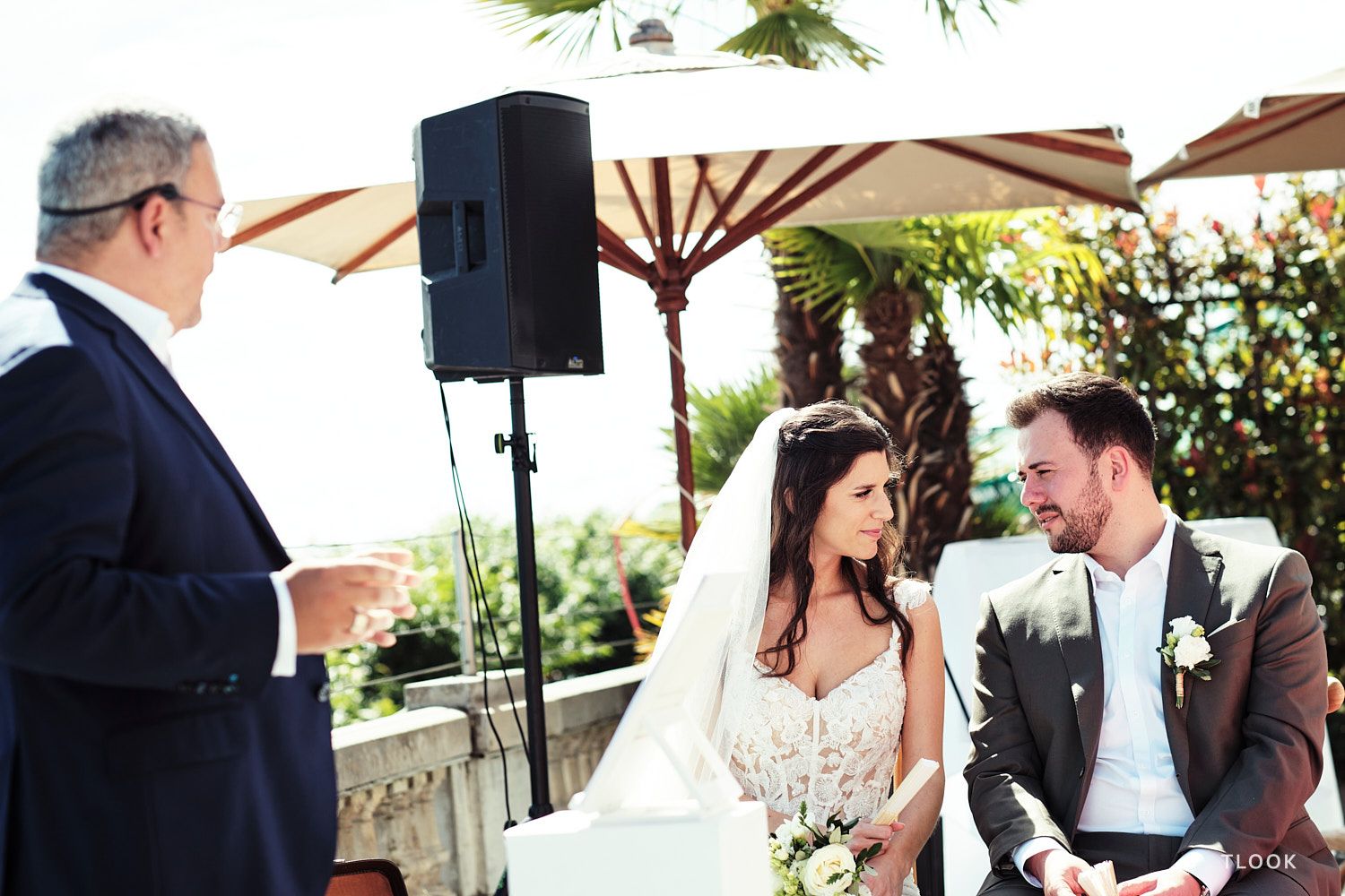 TLOOK photographe de mariage de style documentaire, aux trois couronnes de vevey terrasse cérémonie