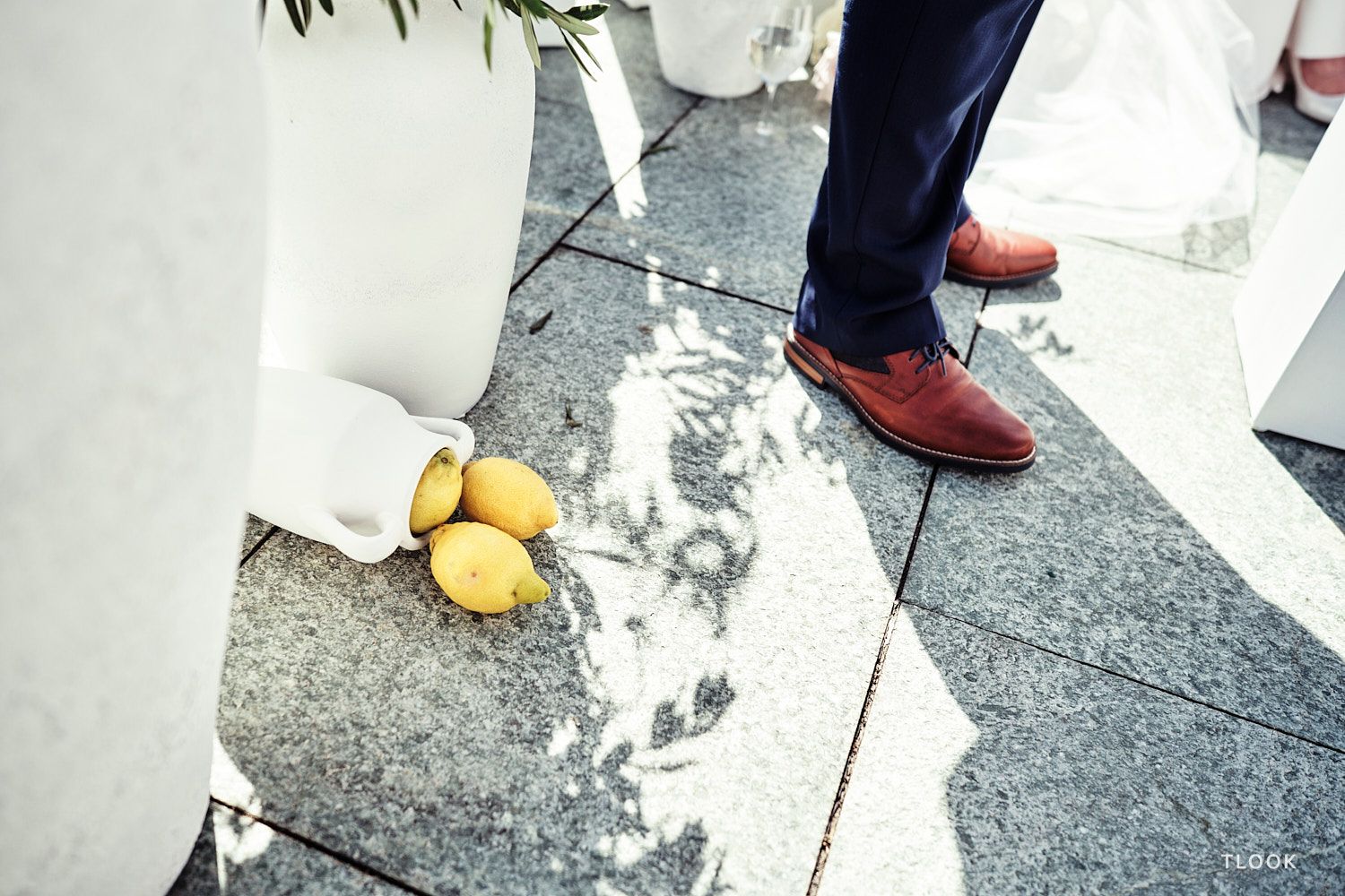 TLOOK photographe de mariage de style documentaire, aux trois couronnes de vevey terrasse cérémonie détails décoration
