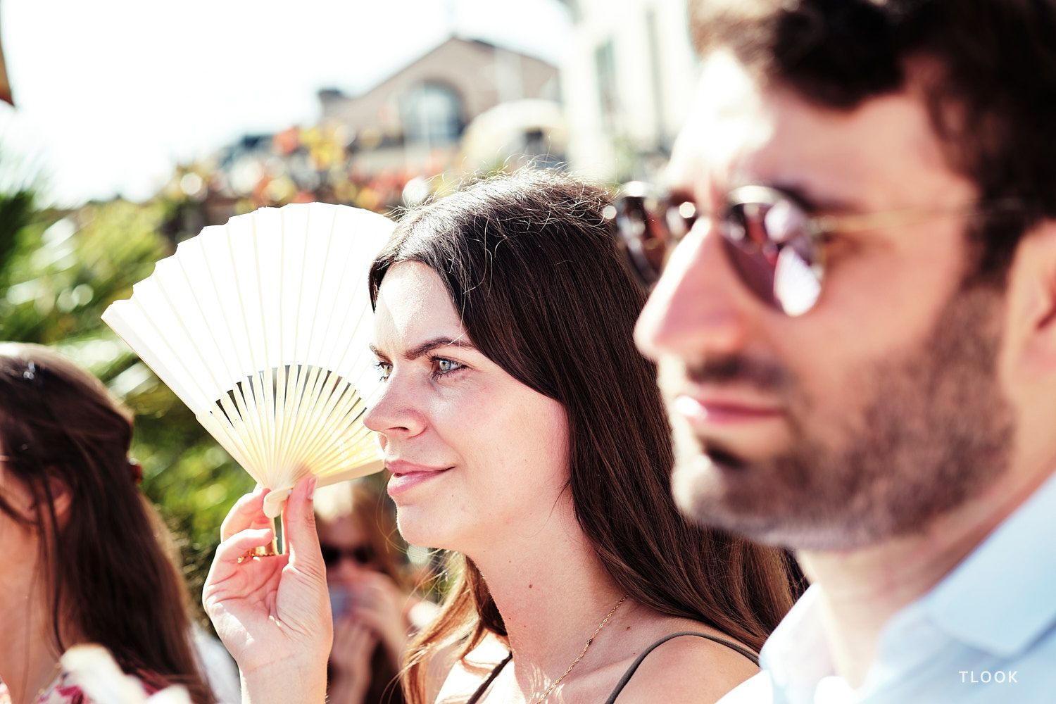 TLOOK photographe de mariage de style documentaire, aux trois couronnes de vevey terrasse cérémonie portrait