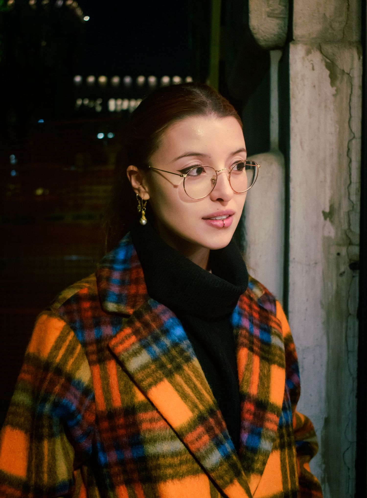 Esprimi la tua essenza attraverso potenti ritratti urbani a Milano. Perfetto per creativi, imprenditori e personal branding.
