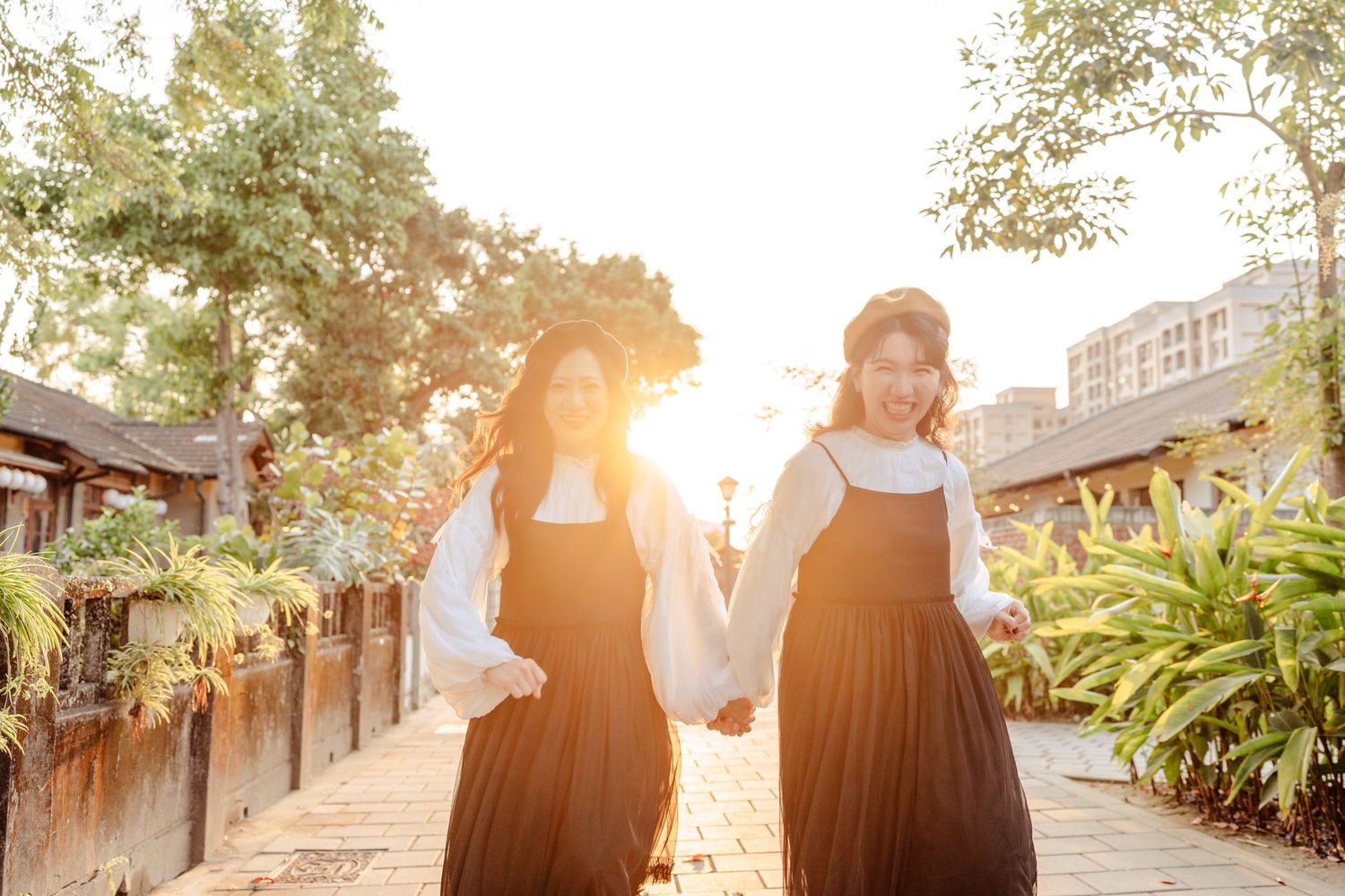 夏天婚紗WhiteLily婚紗、墾丁時尚高級婚紗、草原海邊婚紗、高雄美式棚拍婚紗、屏東自助婚紗攝影工作室推薦、韓式婚紗，小紅書婚紗、明星氛圍婚紗、海外婚紗招募中、海外婚禮推薦、戶外證婚場地、高雄台南自主婚紗、紐西蘭皇后鎮駐點婚紗婚禮攝影家庭