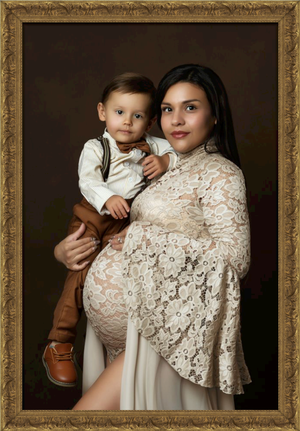 Las Vegas Maternity Photographer capturing stunning studio maternity portraits for Las Vegas Moms.  Maternity Photography for Families.