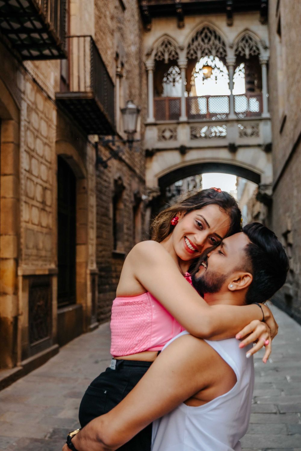 Romantic couple portraits in Ciutadella Park