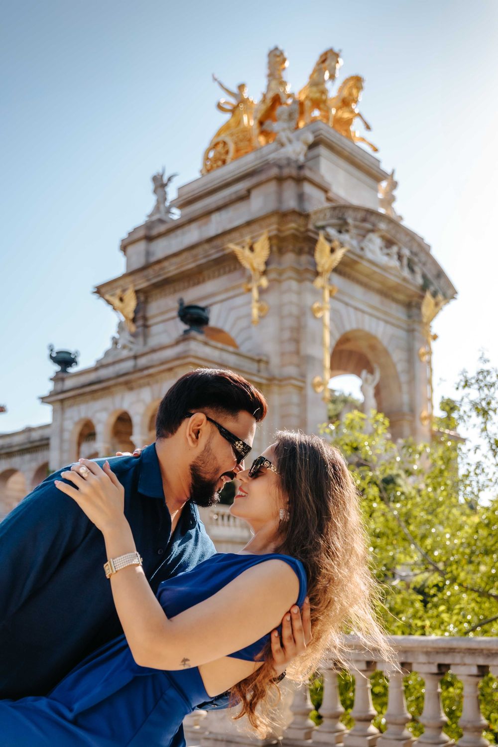 Romantic couple photos Ciutadella Park