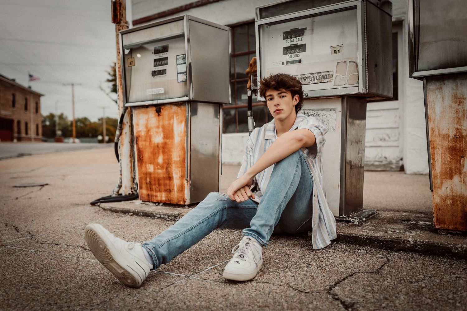 Kansas senior portrait with a bold, stylish look in a downtown setting