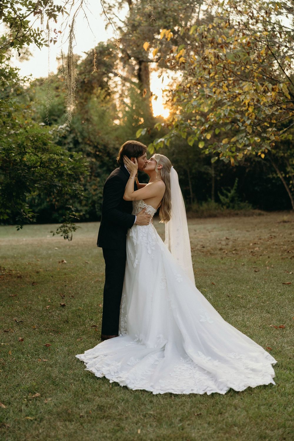 Romantic wedding portraits at southern mansion venue in Alabama