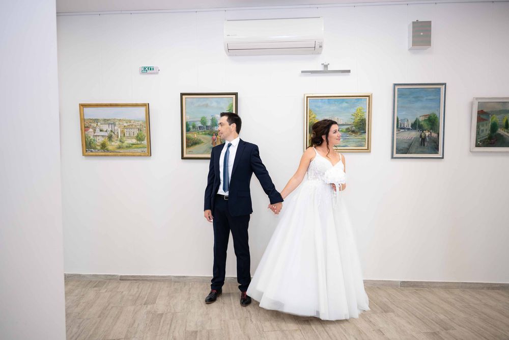 Сватбена фотосесия в ритуална зала, град Луковит.  Сватбен фотограф Луковит.
