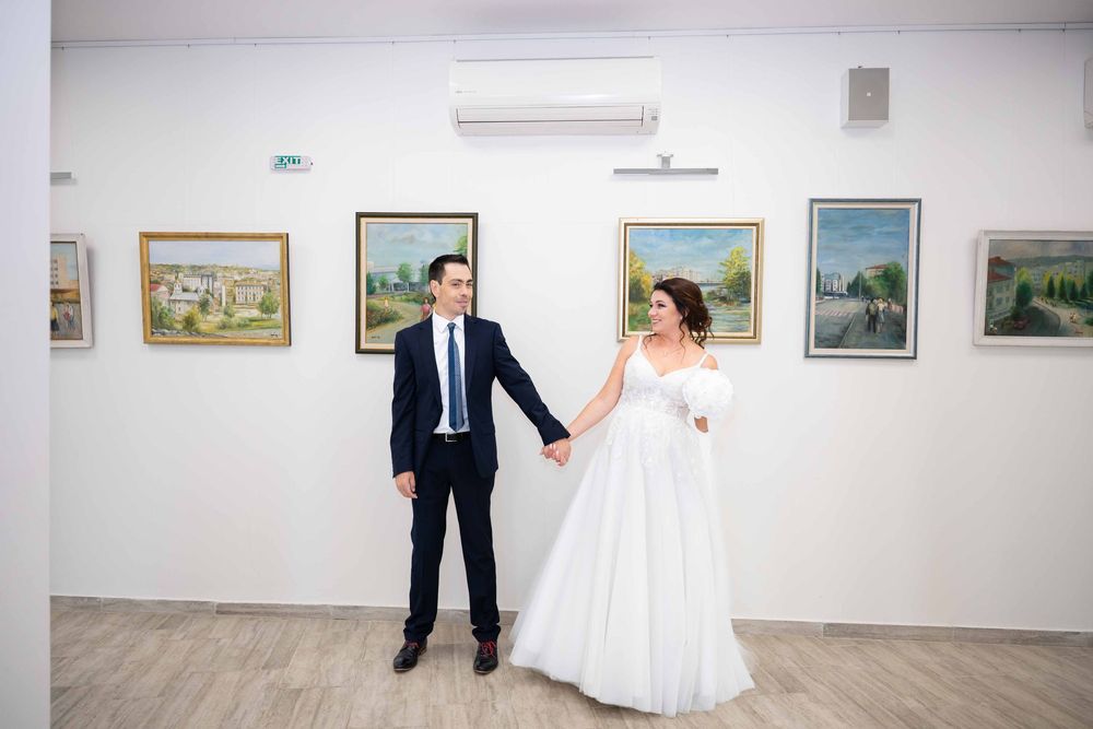 Сватбена фотосесия в ритуална зала, град Луковит.  Сватбен фотограф Луковит.