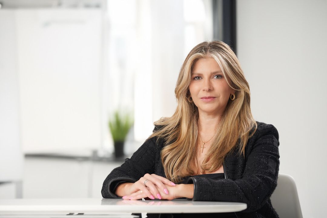 Retrato de directora de marketing en oficina