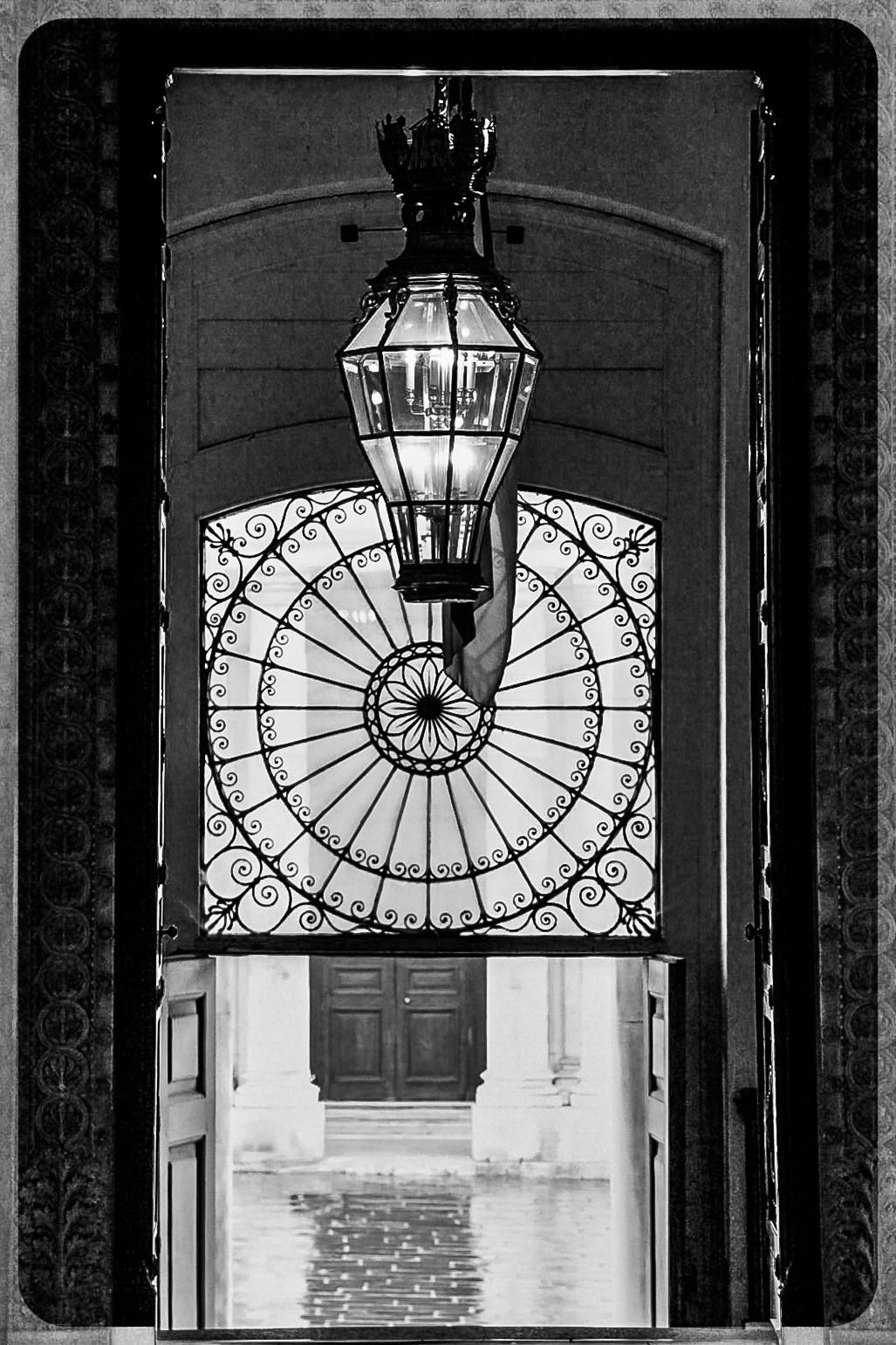 Greenwich en noir et blanc, cadran et architecture, photographie de voyage artistique