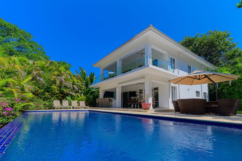 Luxury villa with full in-house laundry, 6 en-suite bedrooms, and tropical private gardens.