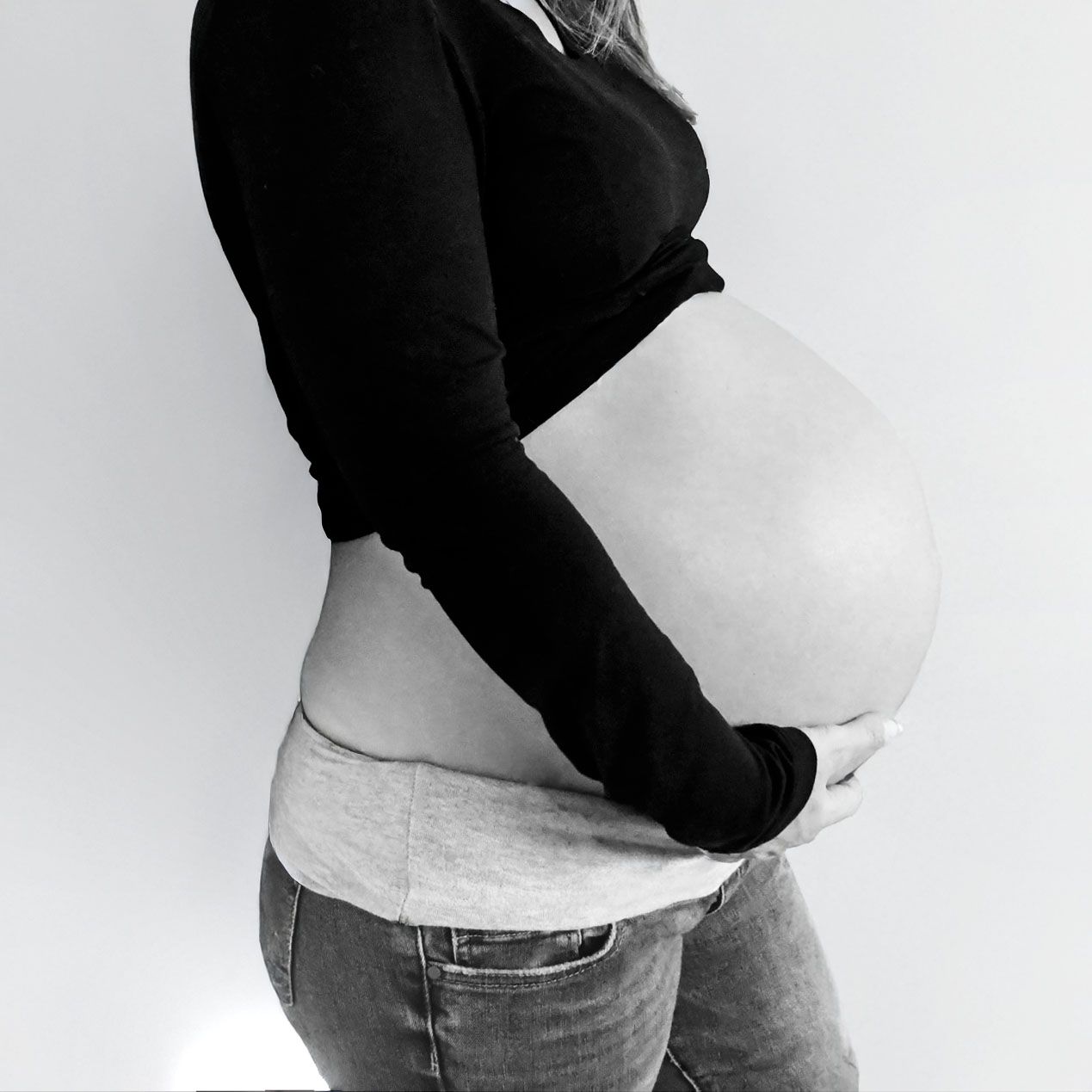 Séance photo de femme enceinte à Sorel-Tracy, douce et naturelle.
