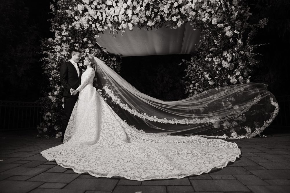 Black and white Jewish wedding moment captured in photojournalistic style by Uri Arnson Wedding Photography in New Jersey.