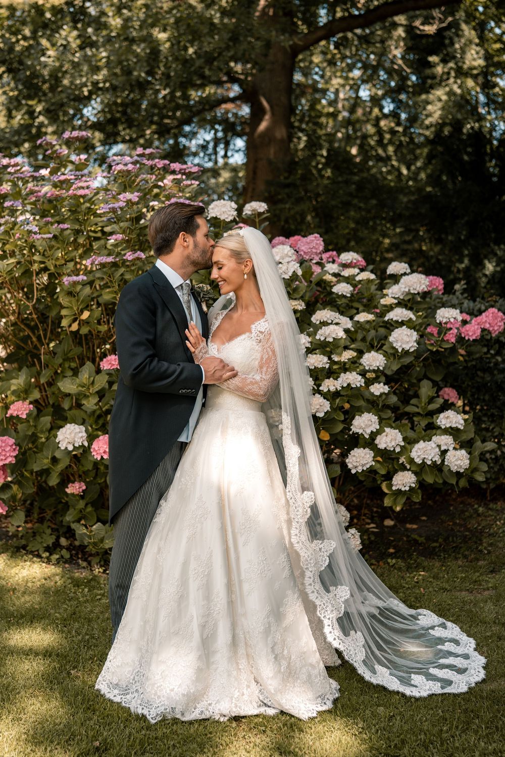 NORFOLK WEDDING PHOTOGRAPHER - ABI VINCENT PHOTOGRAPHY - WEDDING PORTRAITS - ELEGANT WEDDING