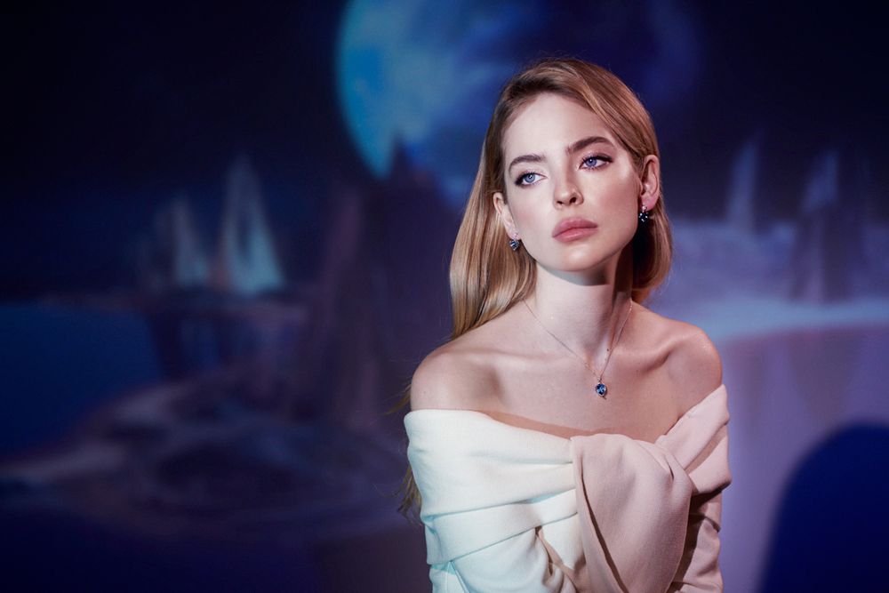 Editorial studio photography of luxury diamond jewelry with natural diamonds for a high-end brand on the Côte d’Azur.
