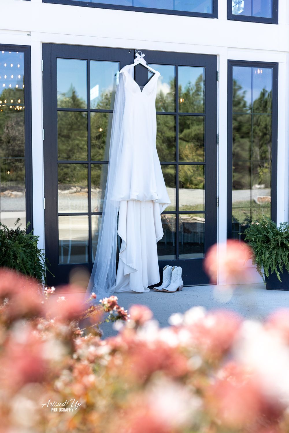 Wedding Photographer in East Tennessee, TN, near Chattanooga, TN. Near Chattanooga. Candies Creek Farms, Charleston, TN