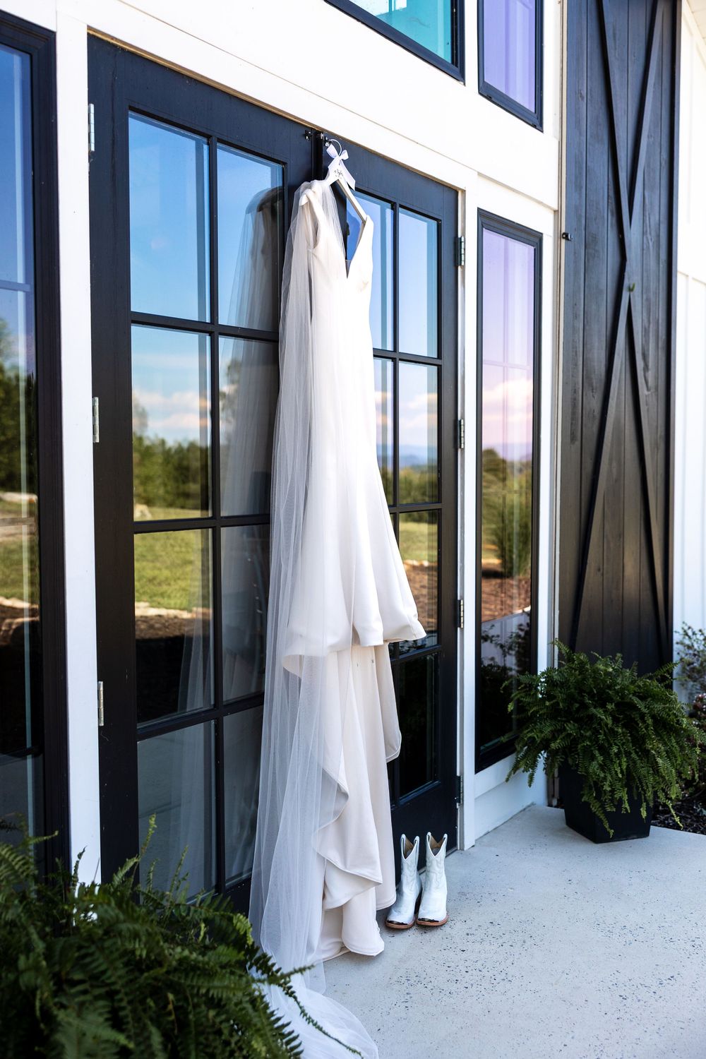 Wedding Photographer in East Tennessee, TN, near Chattanooga, TN. Near Chattanooga. Candies Creek Farms, Charleston, TN