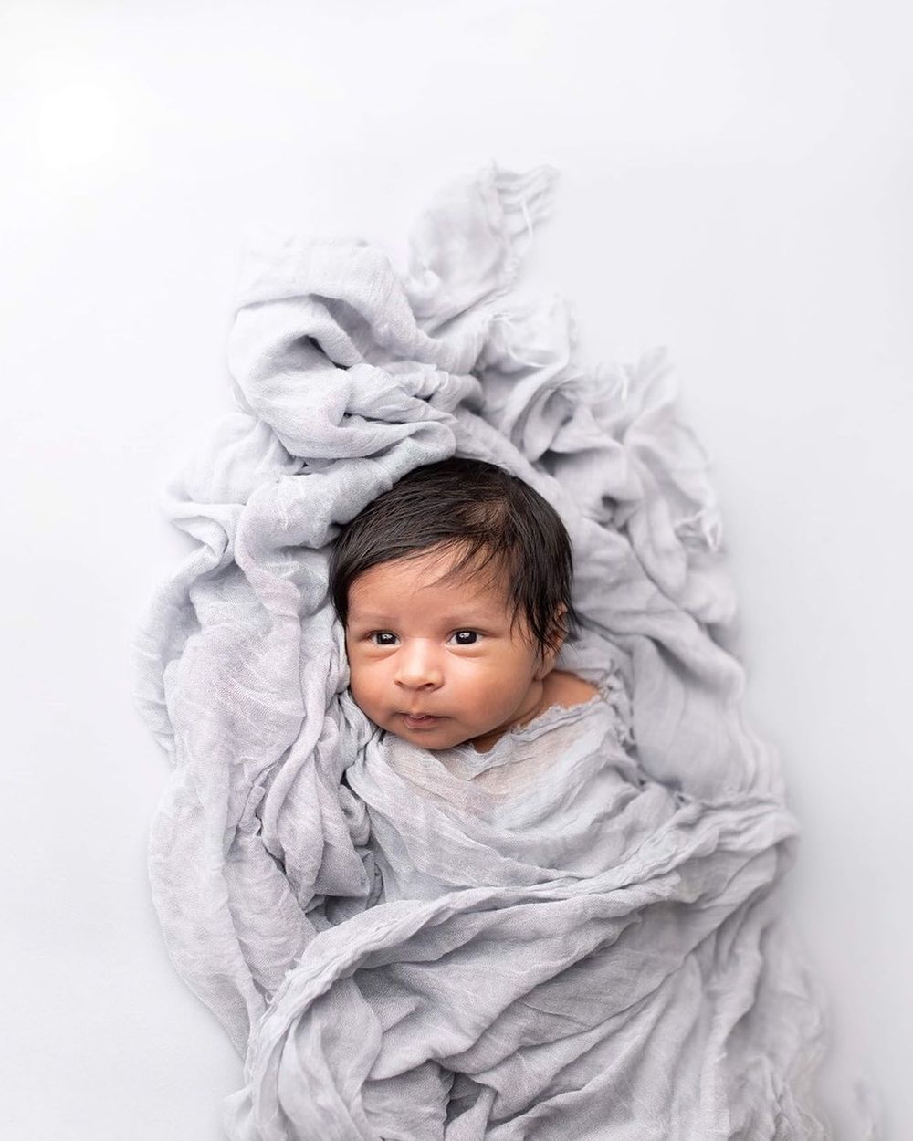 Awake newborn babies Elizabeth Lang Photography