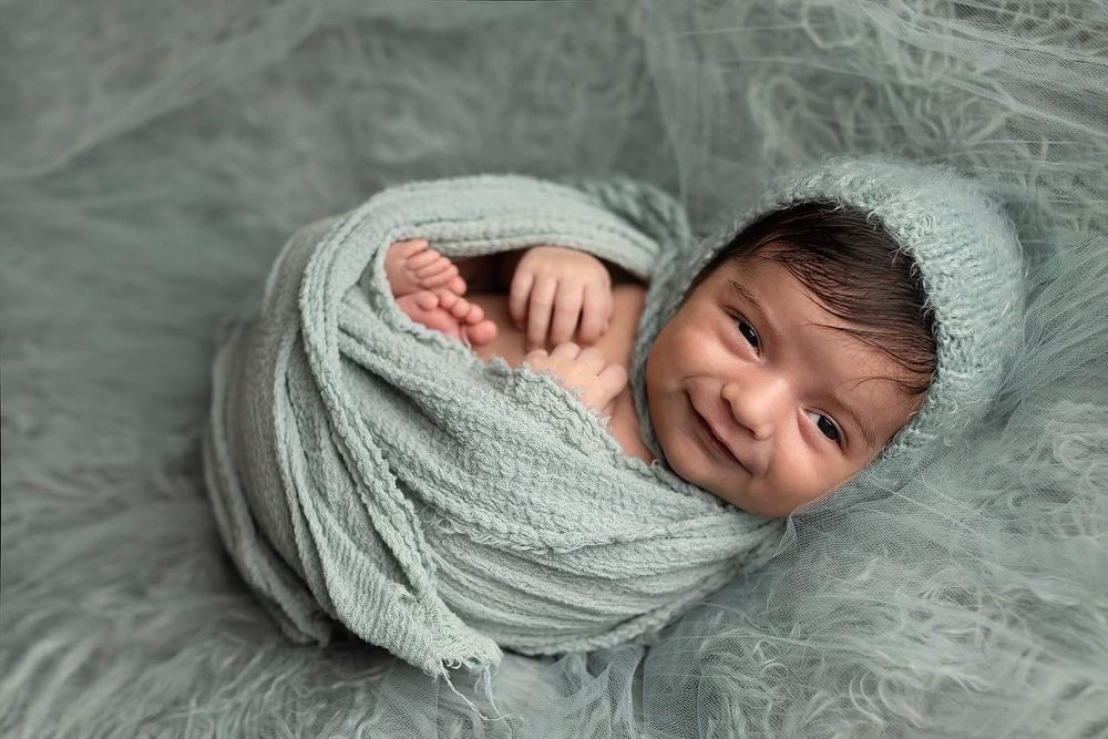 Awake newborn babies Elizabeth Lang Photography