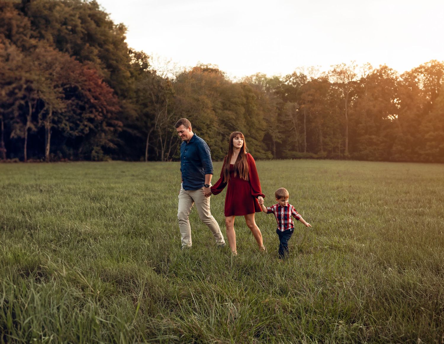 Family photo session, bold vibrant colors, infant boy, mom dad and son, outdoor photo session