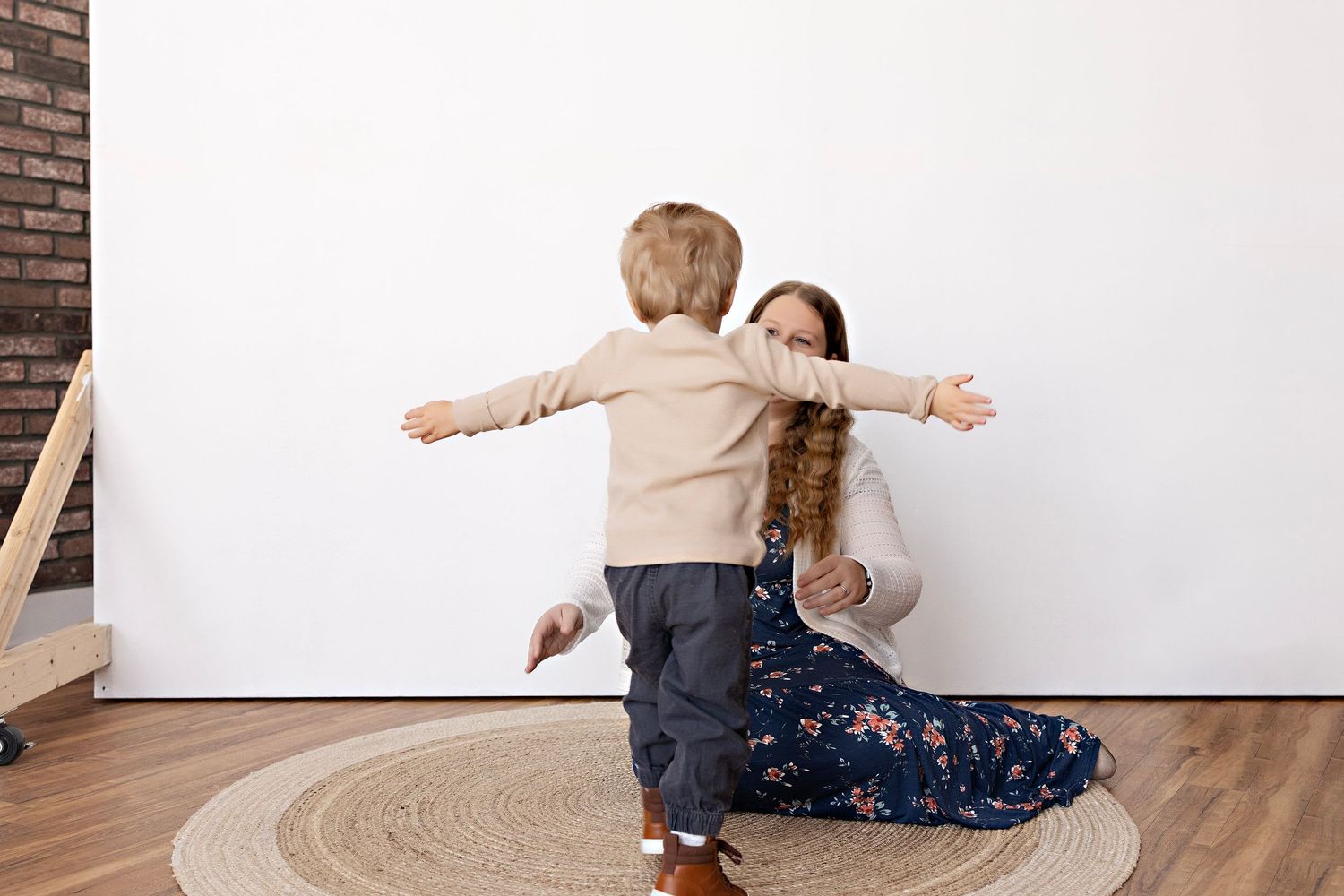 Newborn photography Watertown WI family photographer maternity pregnancy announcement