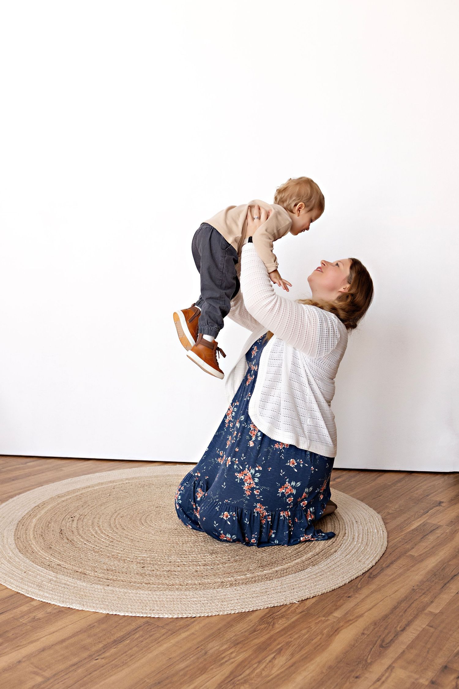 Newborn photography Watertown WI family photographer maternity pregnancy announcement