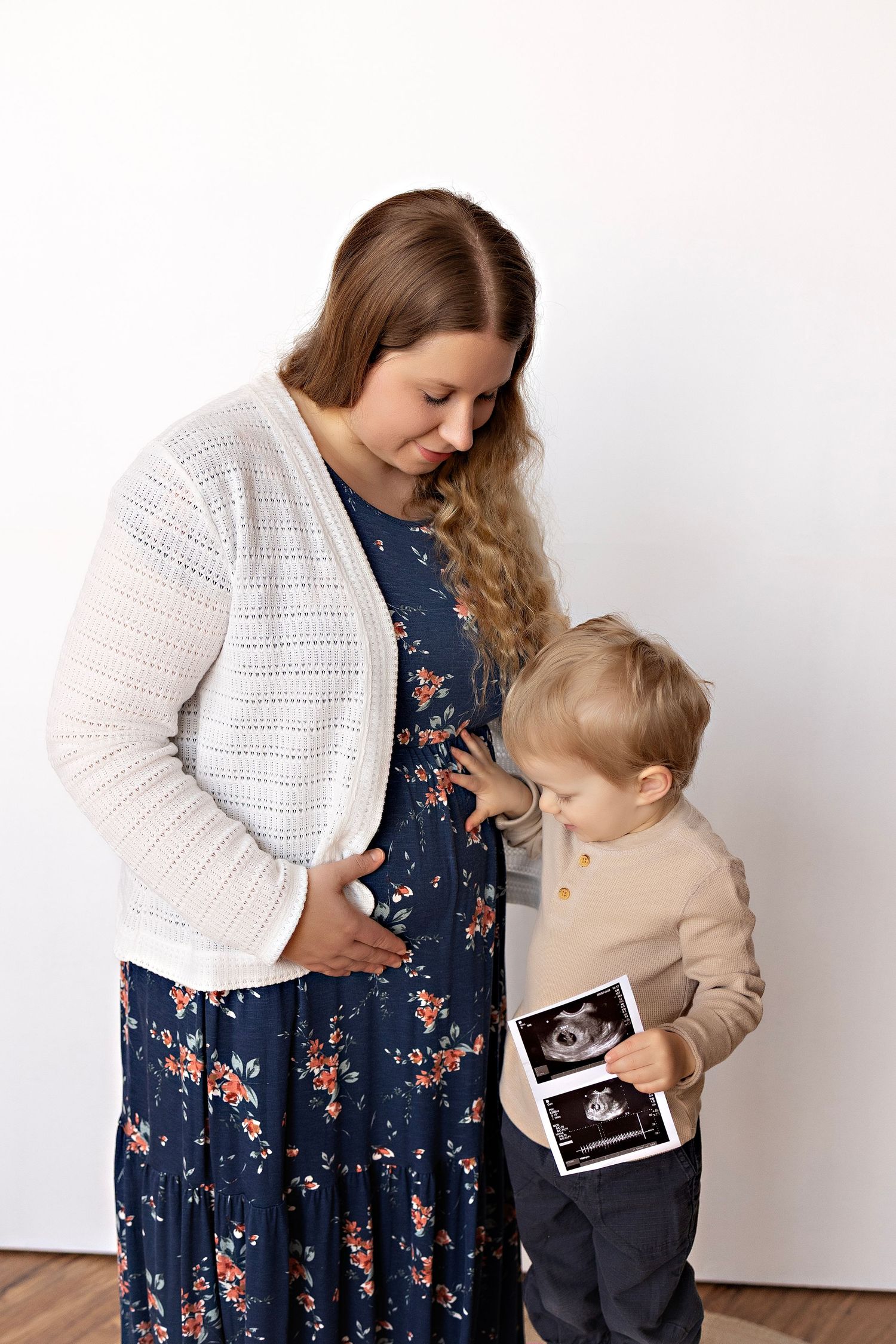 Newborn photography Watertown WI family photographer maternity pregnancy announcement