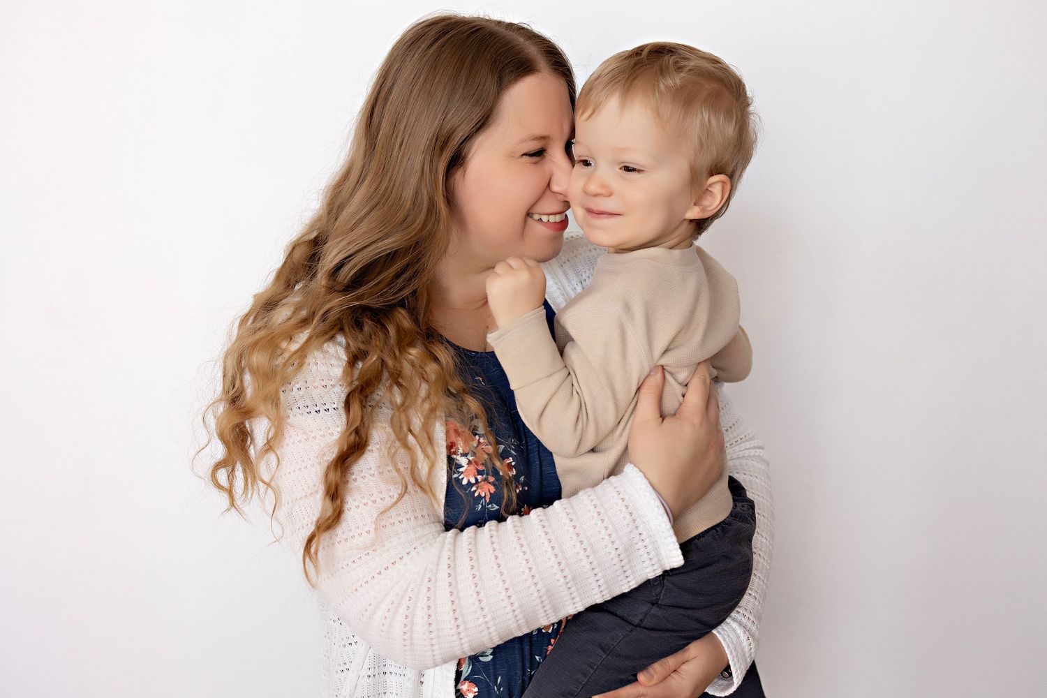 Newborn photography Watertown WI family photographer maternity pregnancy announcement