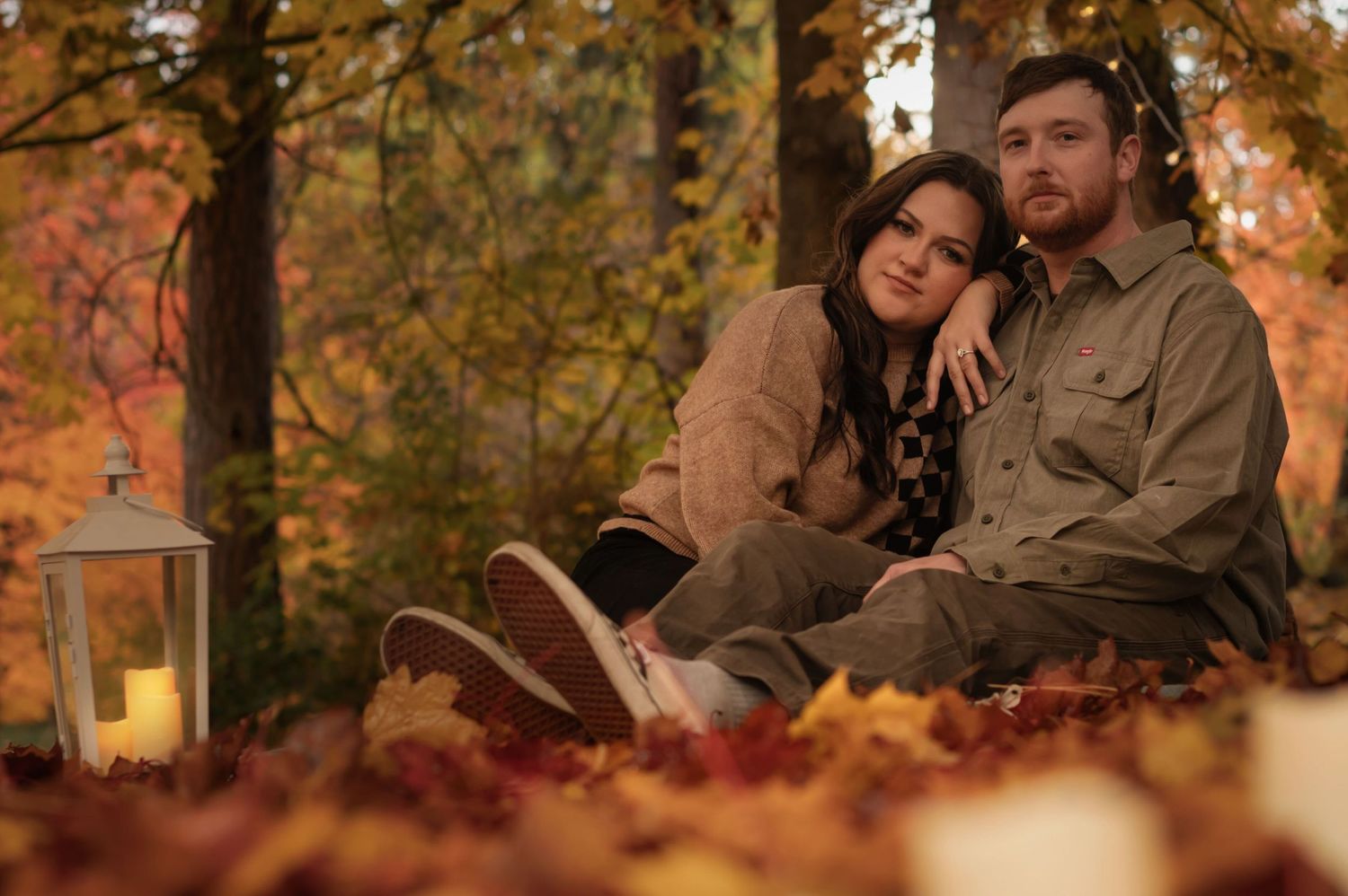A dreamy fall scene. An engagement couple portrait photoshoot in Spokane Washington at the Finch Arboretum.