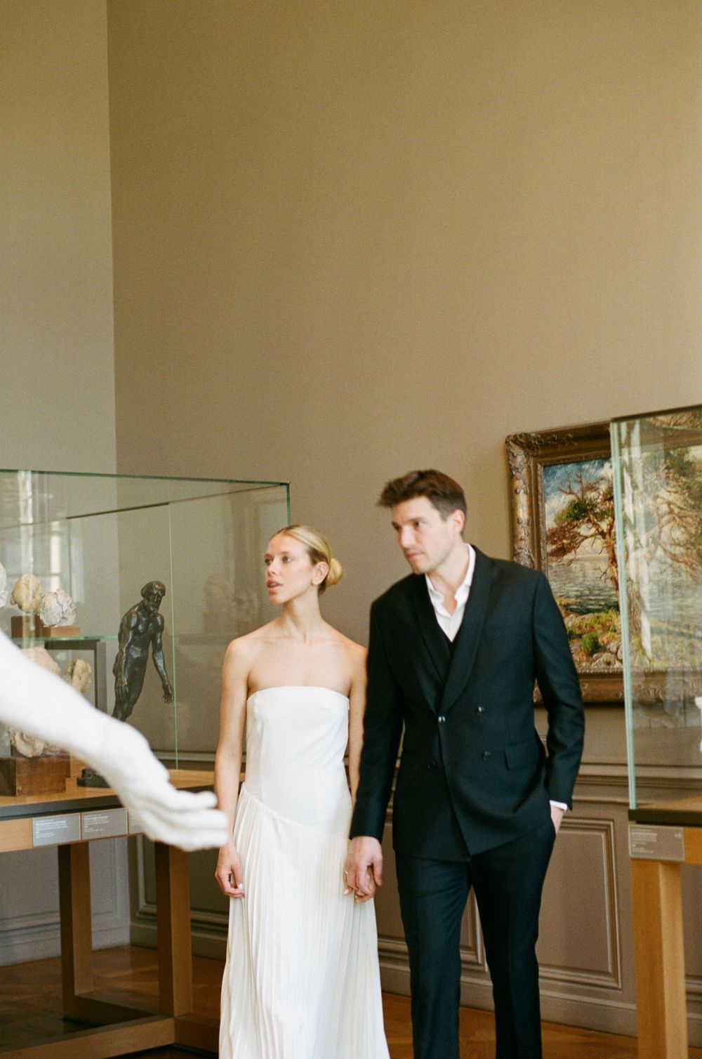 Wedding inspiration at musee rodin in Paris, Paris photoshoot locations, film photographs at Musee Rodin, museum film photos in paris